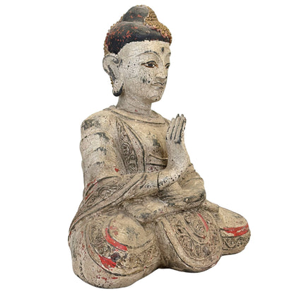 Seltene gekrönte burmesische Buddha mit historischen Thayo‑Lackpaste‑Ornamenten entlang der Gewandlinien