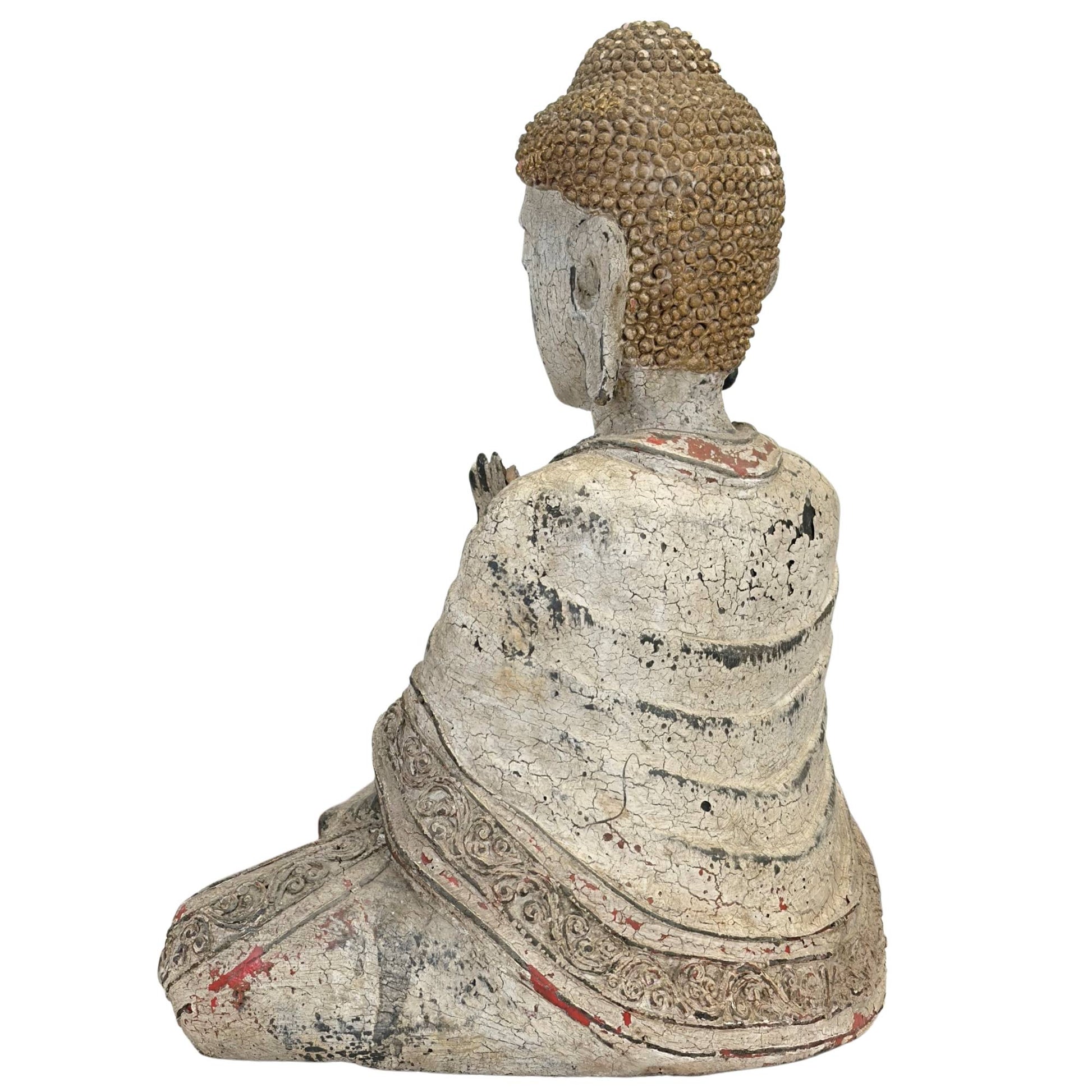 Detail des Buddha-Kopfes mit der asymmetrischen Erosion an den Ushnisha-Schädelknöpfen und Überresten der königlichen Krone.
