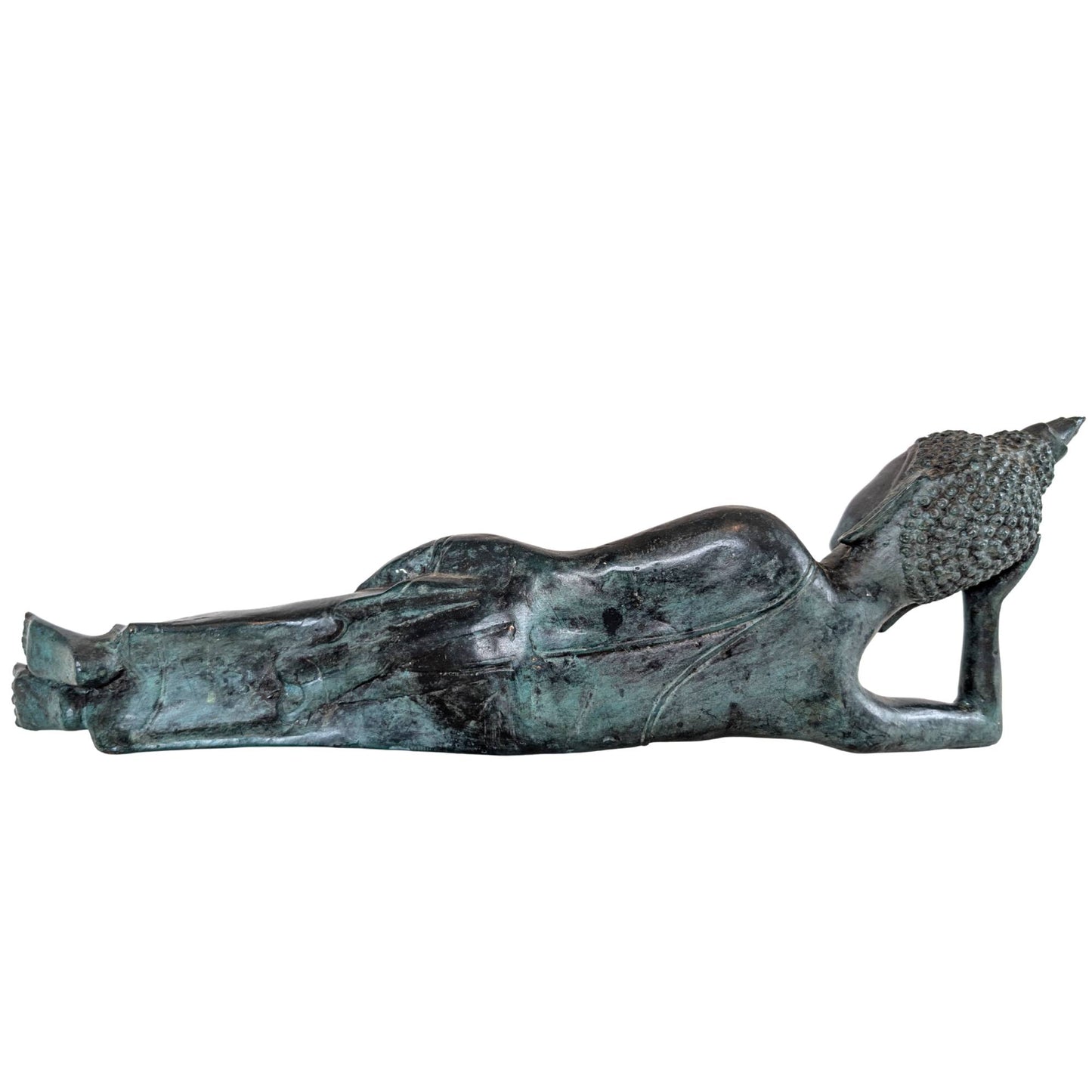 Antike thailändische Buddha-Statue in liegender Position mit authentischer blaugrüner Patina