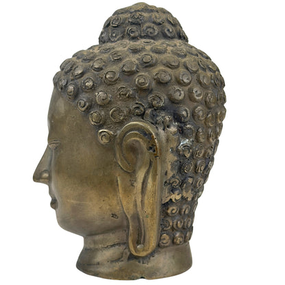 Rechtsprofil eines antiken thailändischen bronzenen Buddha‑Kopfes aus circa 1900.