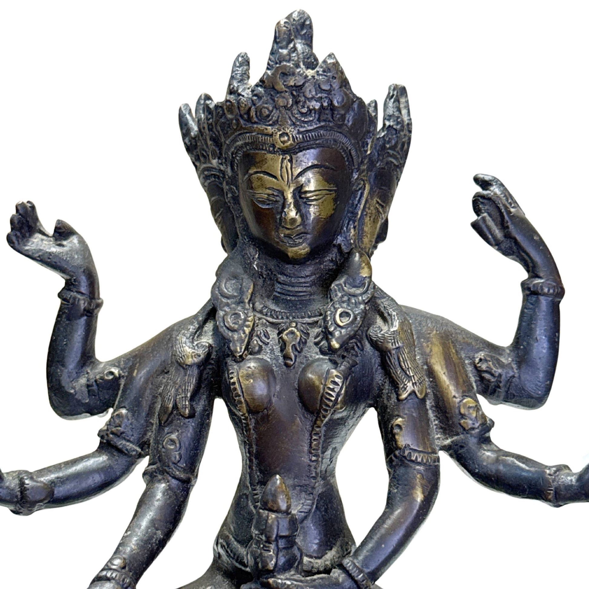 Antike Ushnishavijaya-Statue aus der tibetischen Tradition mit Symbolik für Langlebigkeit und Segen