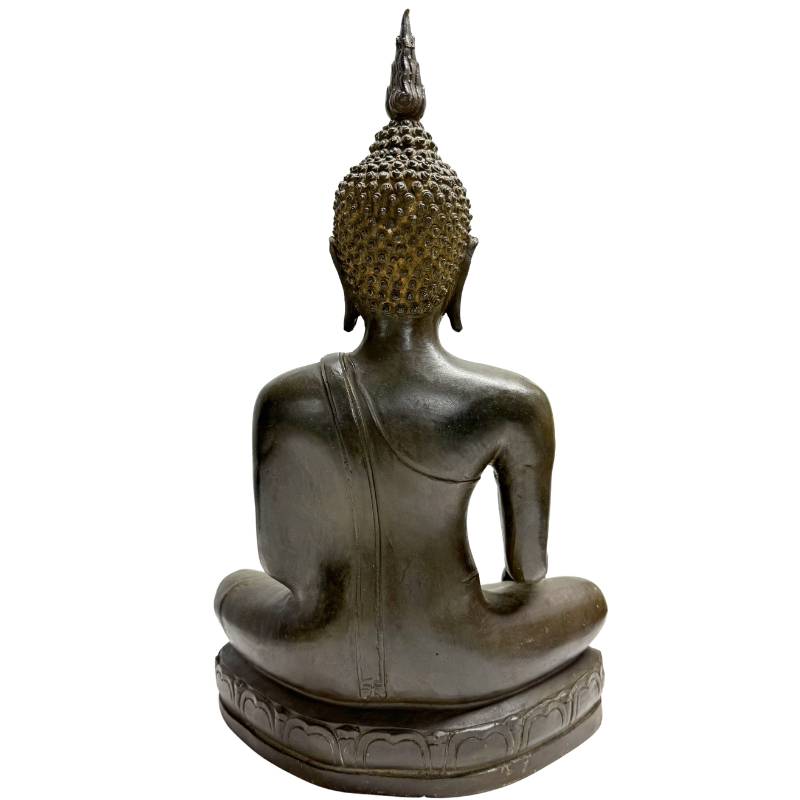 Die vollständige Rückansicht des alten Buddha-Tempels zeigt die durchgehende Gusskonstruktion und die Rückseite des flammenden Ketumala.