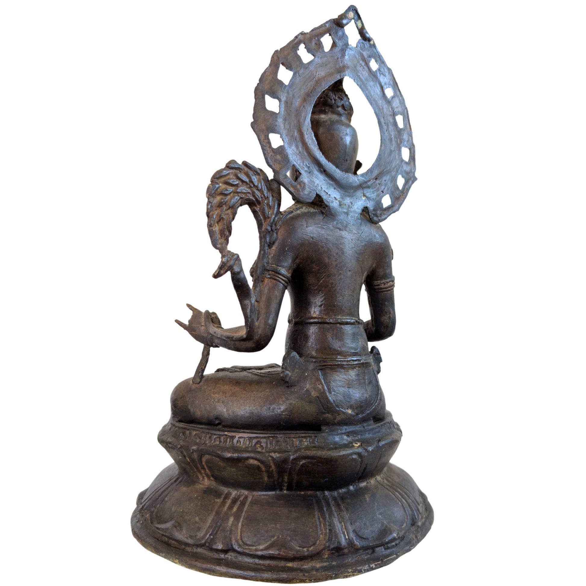 Antiker Bodhisattva aus Bronze mit Lotussockel und verzierter Krone