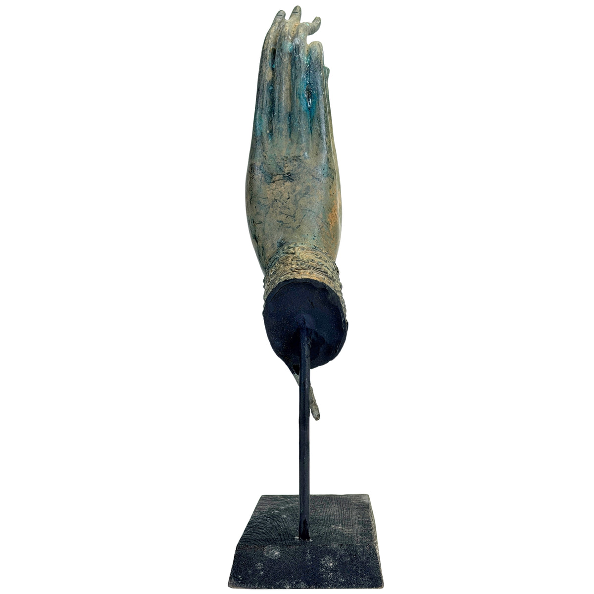 Rückseite der antiken Bronze-Buddhahand auf Metallständer
