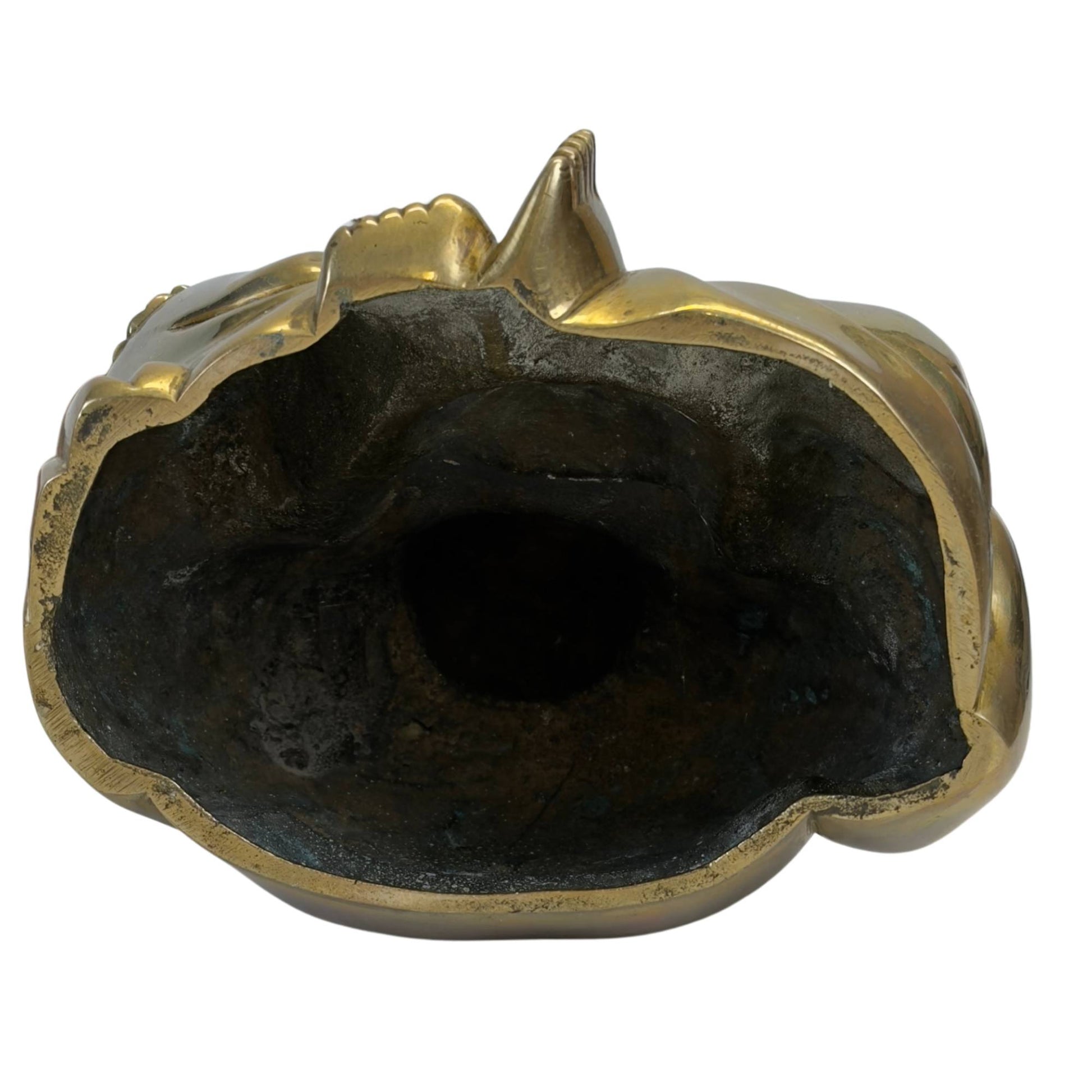 Ansicht der porösen Lehmkernmatrix im Inneren des Bronzegusses