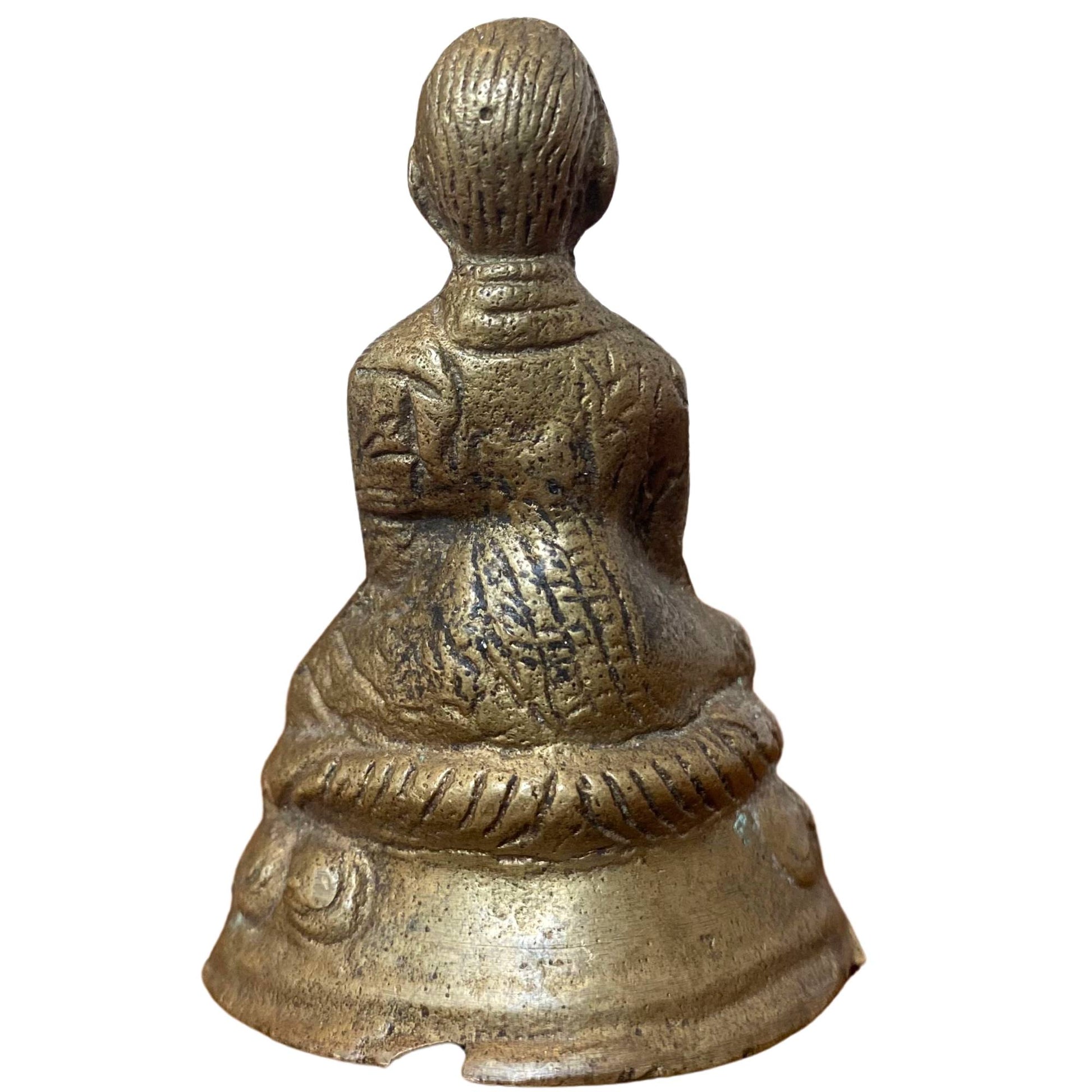 Vorderansicht eines sitzenden Mahasiddha oder Lama mit einer einzigartigen Handgeste am Mund aus dem 19. Jahrhundert.