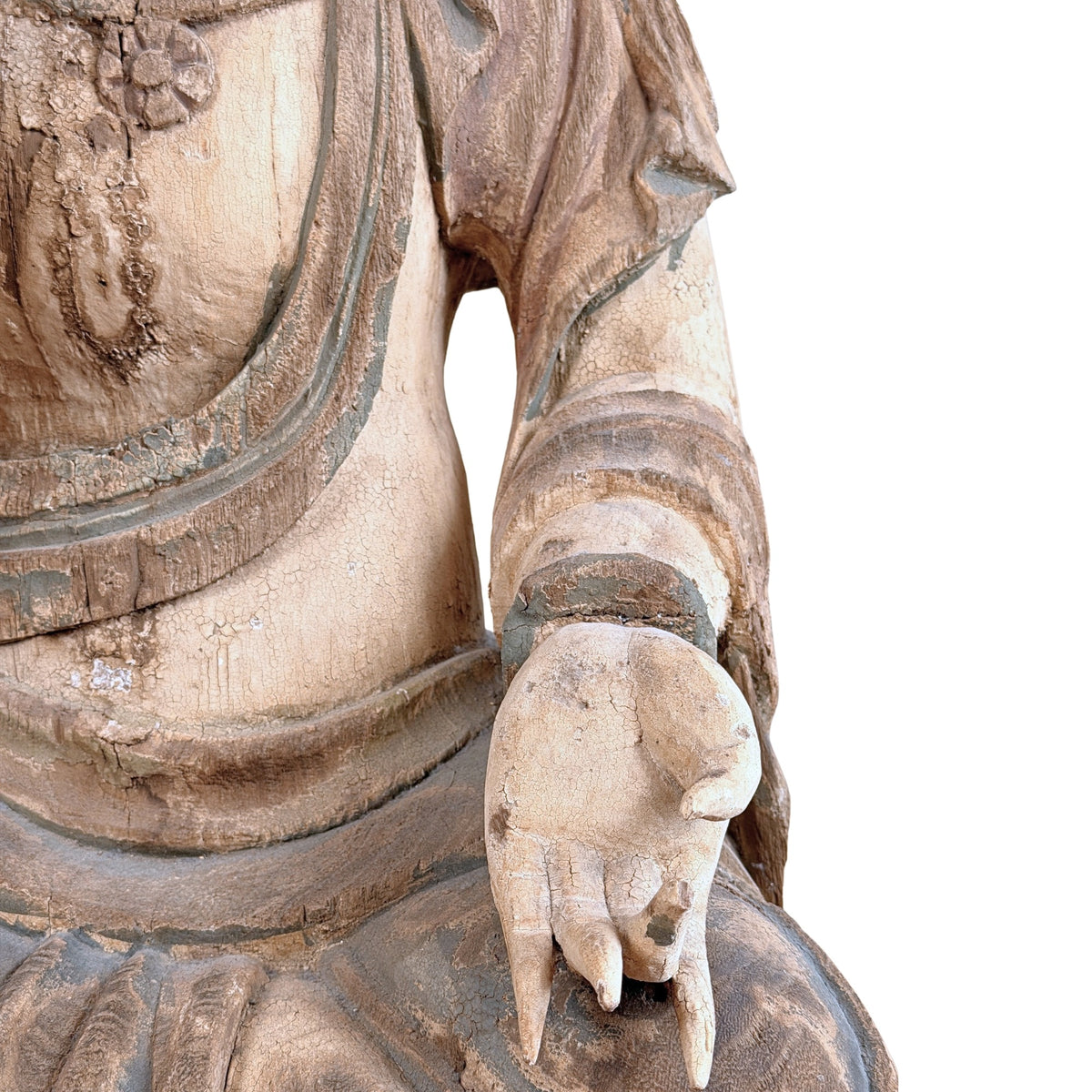 Detail der erhobenen rechten Hand in lehrender Geste