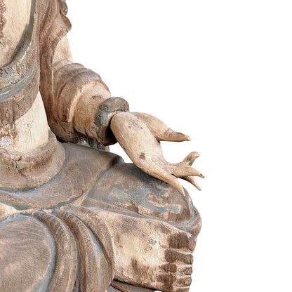 Antike chinesische Guanyin in rechter Dreiviertelansicht