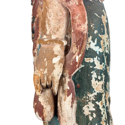 Detail von Schulter, Mantel und alter Polychromie