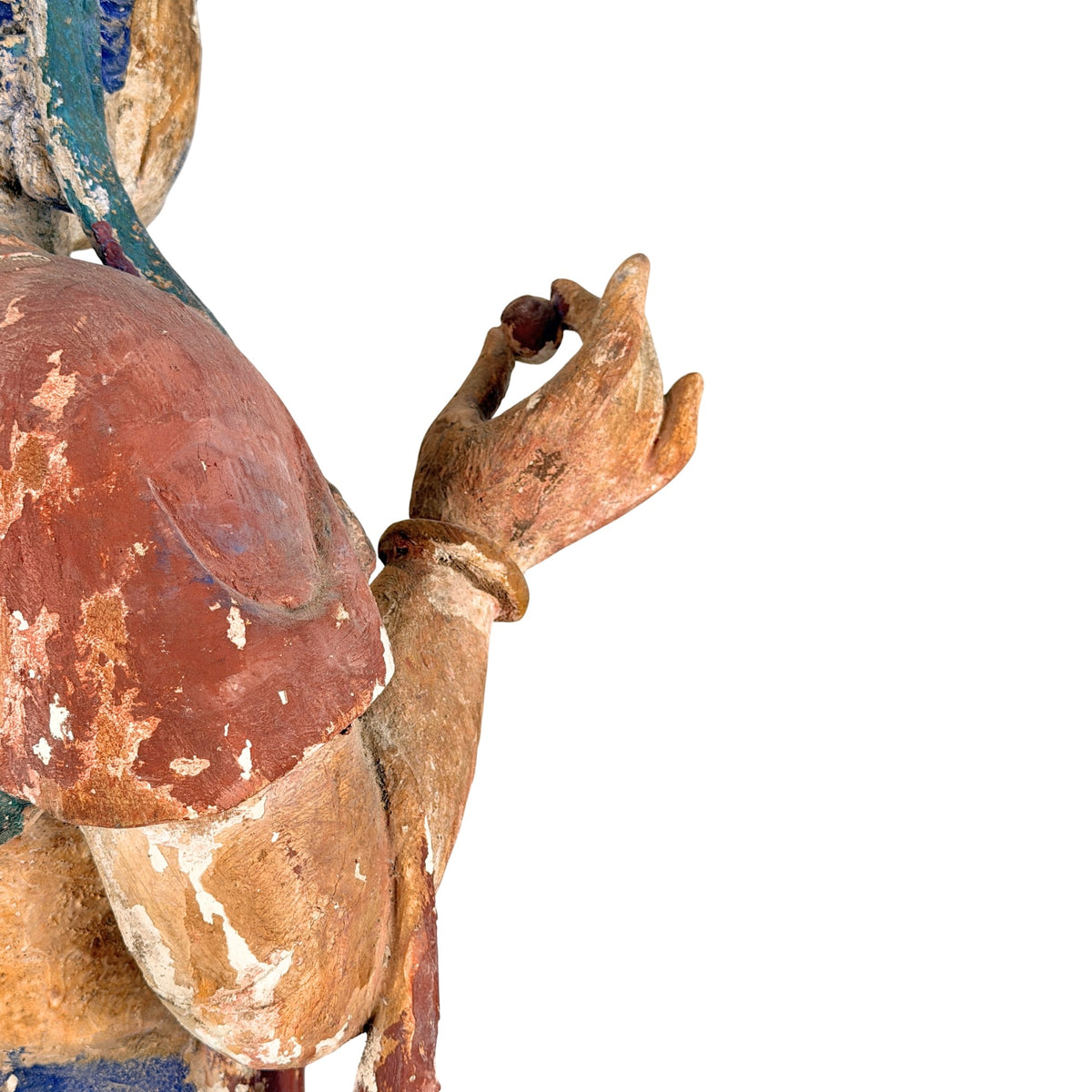 Detail der Schultern und roten Mantelpartie von hinten