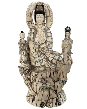 Antike chinesische Kwan Yin mit Shancai & Longnü – Späte Qing-Dynastie – 60 cm