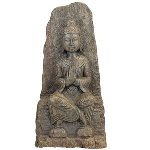 Archaische chinesische Stein-Guanyin – Sitzende Bodhisattva mit Anjali Mudra – möglicherweise 5.–6. Jh. – 45,6 cm
