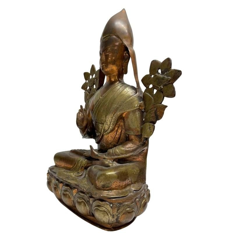 Antiker Lama aus der Gelug-Tradition, gefertigt aus feuervergoldeter Bronze