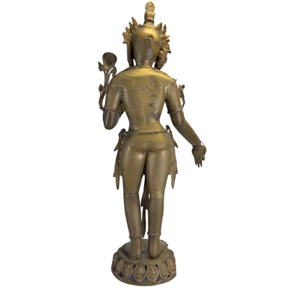 Rechte Seitenansicht einer antiken Grünen Tara aus Nepal mit eleganter Haltung und Lotus‑Basis.