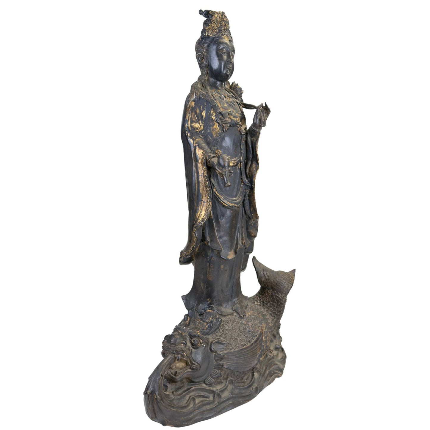 Antike Guanyin-Figur aus Drachenfischwasser, gefertigt aus lackiertem Holz mit Resten alter Vergoldung.