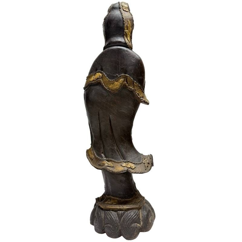 Antike Guanyin-Figur aus Holz mit Resten von Blattgold