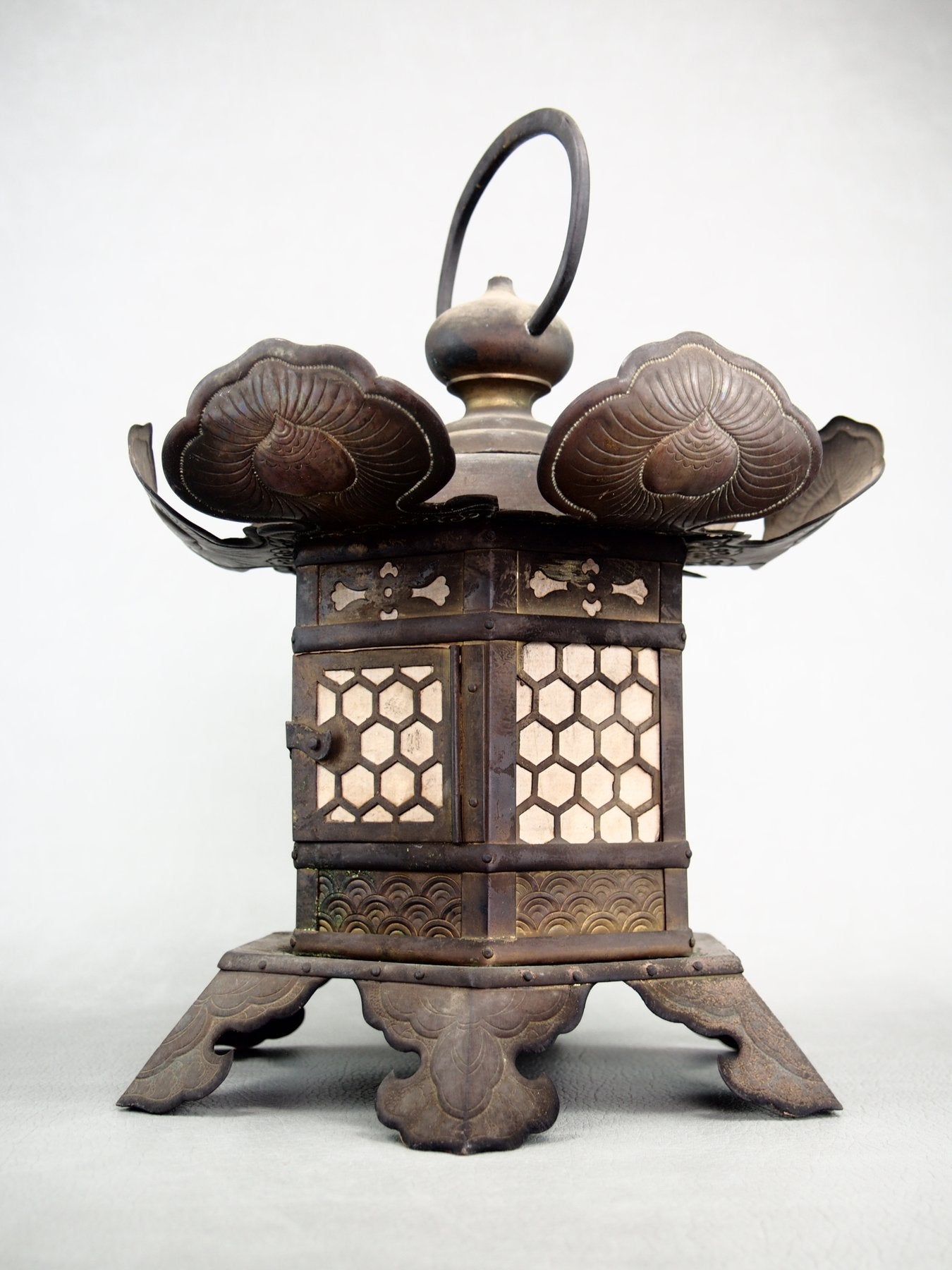 Museumswürdige japanische Tempellaterne aus Bronze, Tsuru-doro, frühe Meiji-Zeit, ca. 1875