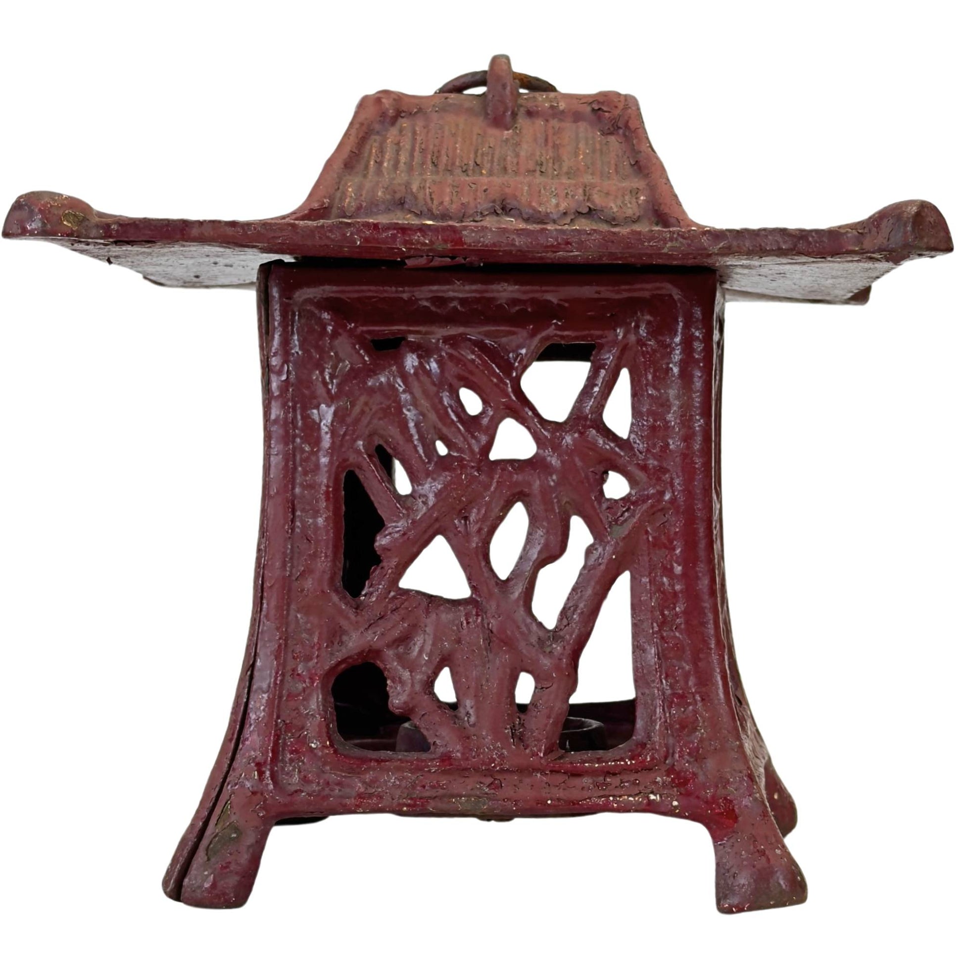 Durchbrochene Seitenwand mit Baummotiv einer antiken japanischen Tempellaterne aus Gusseisen mit originalem rotem Lack.