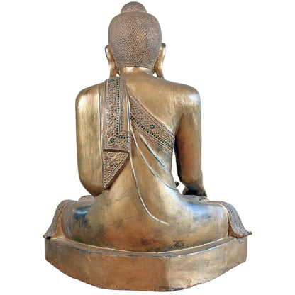Vollständige Rückansicht des monumentalen antiken Mandalay-Buddha