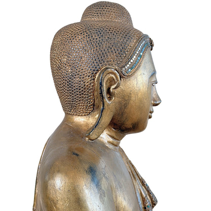Vollständige rechte Seitenansicht des monumentalen Mandalay-Buddha