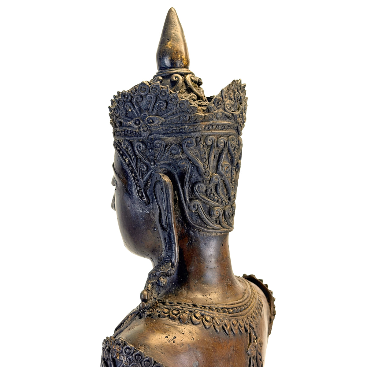 Right profile of the crown and head of the antique Thai Rattanakosin Buddha