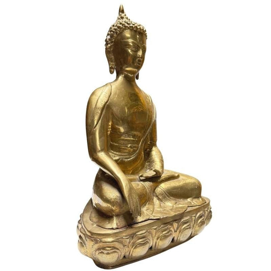 Antiker tibetischer Buddha aus feuervergoldeter Bronze auf einem Lotussockel