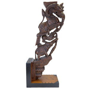 Architektonischer Tempelbügel mit Yali, Krieger und Elefant, Südindien, Tamil Nadu, 19. Jahrhundert
