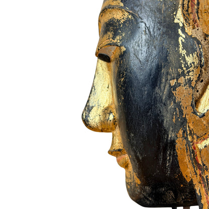Detail van wang, neus en oude vergulding