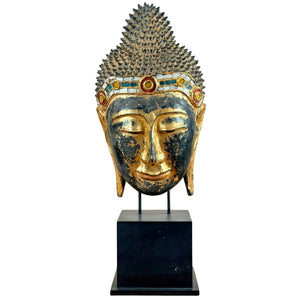 Monumentaler Antiker Birmanischer Mandalay-Buddhakopf – Vergoldetes Holz mit Glasmosaik – ca. 1890–1920 – 90,5 cm