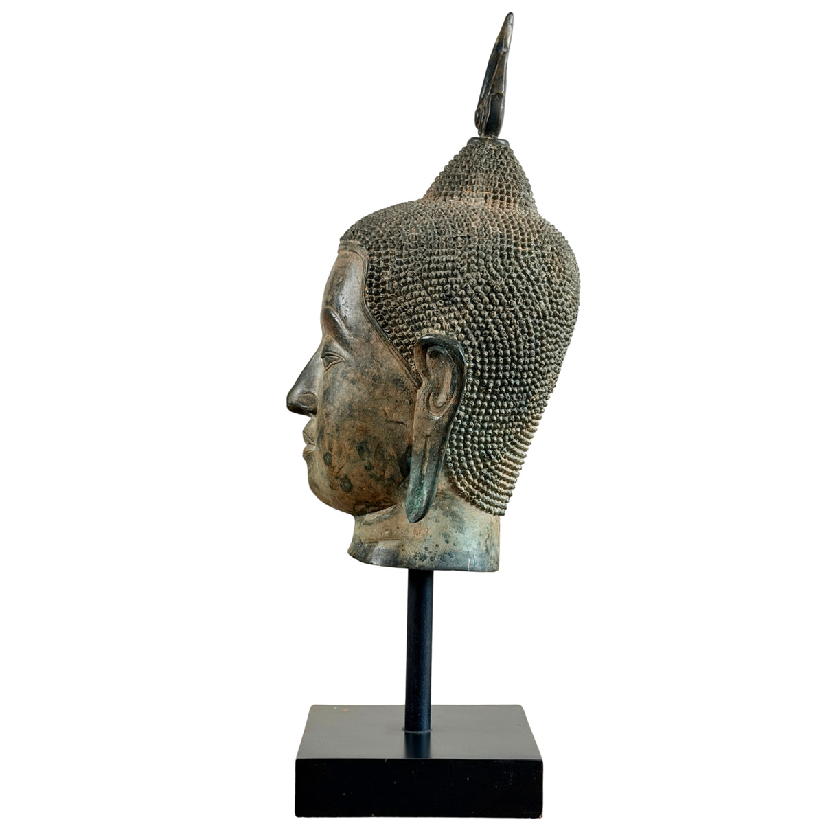 Linkes Profil des antiken thailändischen Bronze-Buddhakopfes