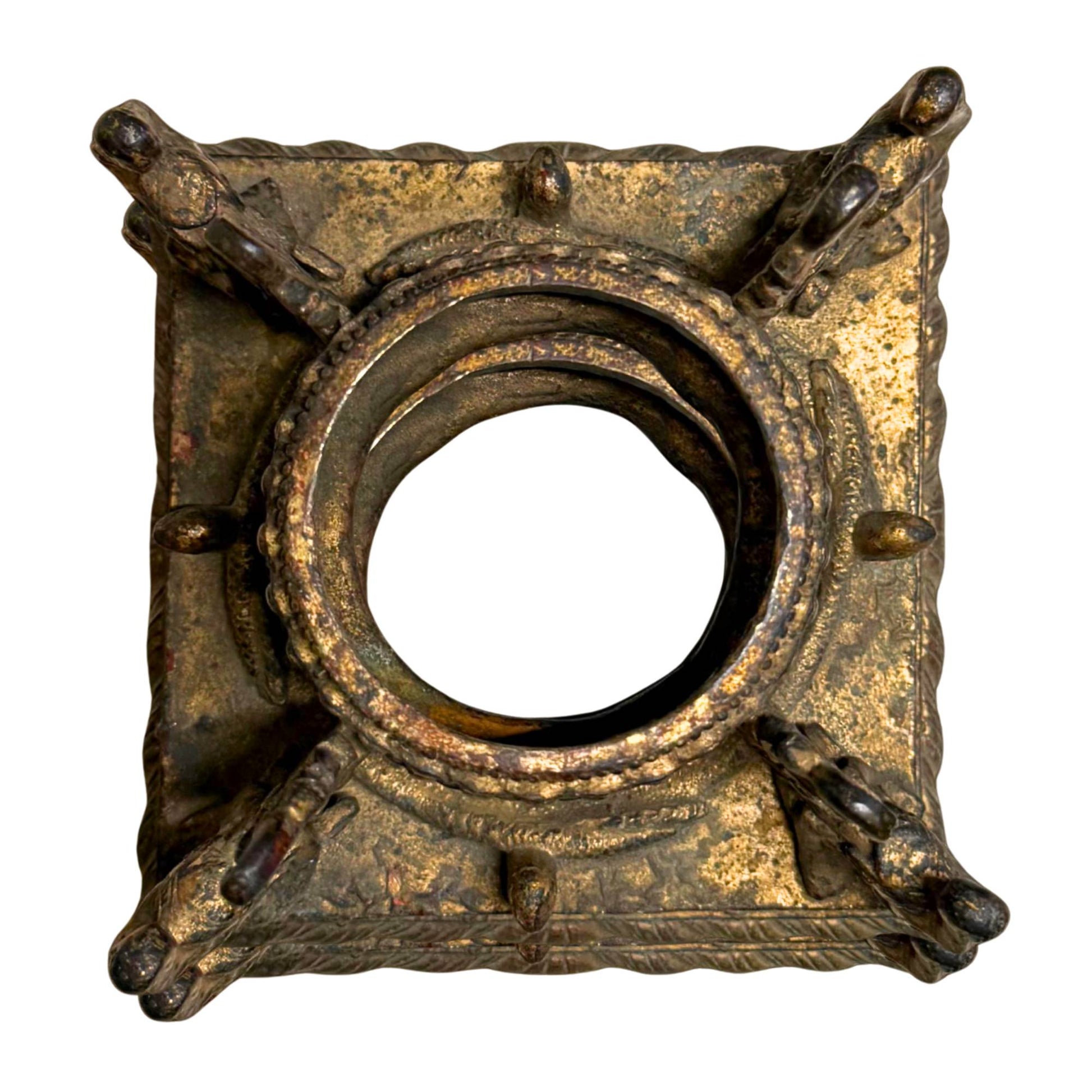 Architekturprüfung des Bronzemodells des nepalesischen Tempels Swayambhunath
