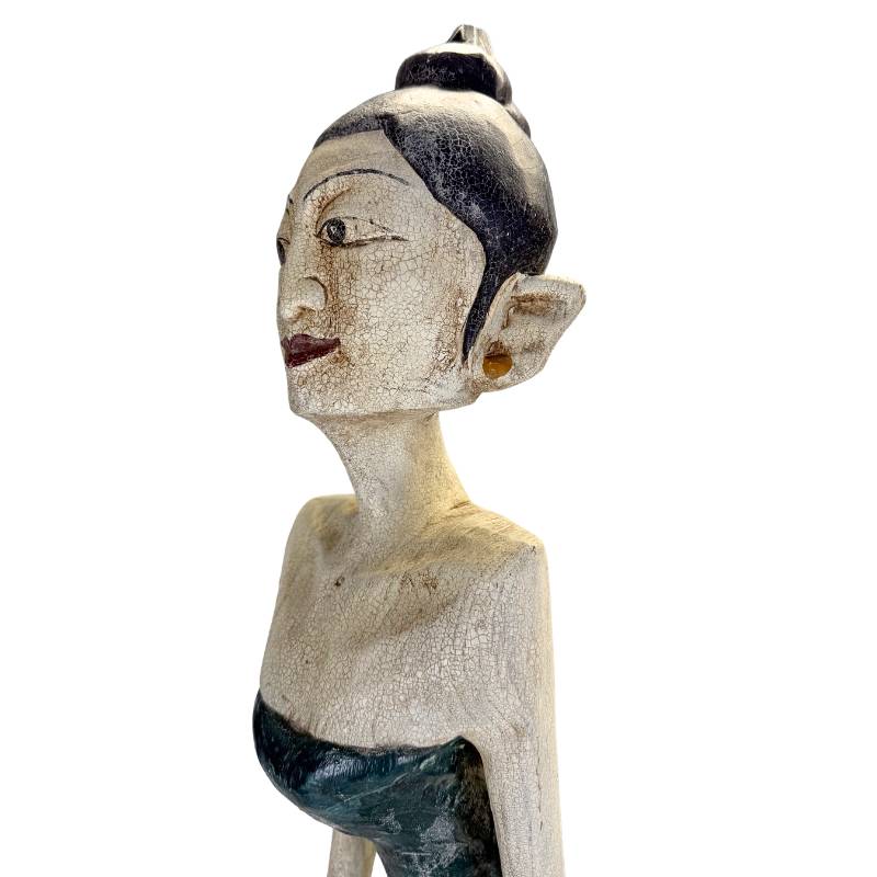 Der Beweis für authentische javanische Handwerkskunst liegt in den 1 Meter hohen Statuen.
