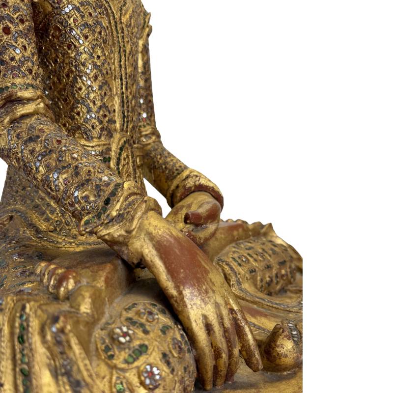 Authentischer Buddha aus Holz, vergoldet mit Glasintarsien.