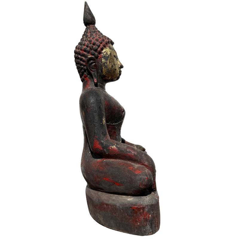 Authentische Thitsi-Lackierung an einem burmesischen Buddha.