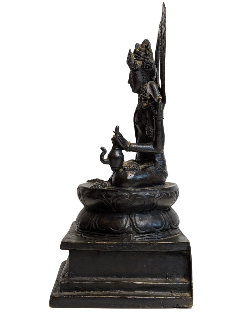 Bronzene Avalokiteshvara-Statue aus Tibet, sitzend auf einem Lotusfuß