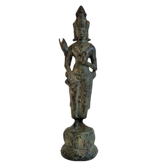 Bronzene Avalokiteshvara-Statue auf einem Lotussockel aus Südostasien