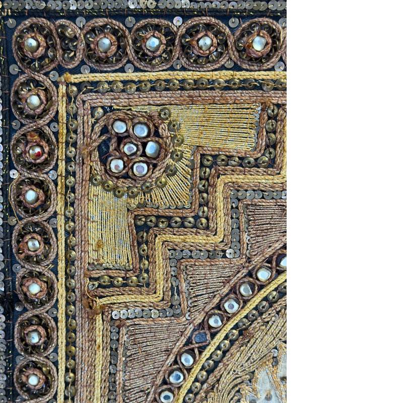Asiatische handgefertigte Textilkunst mit Relief und Details