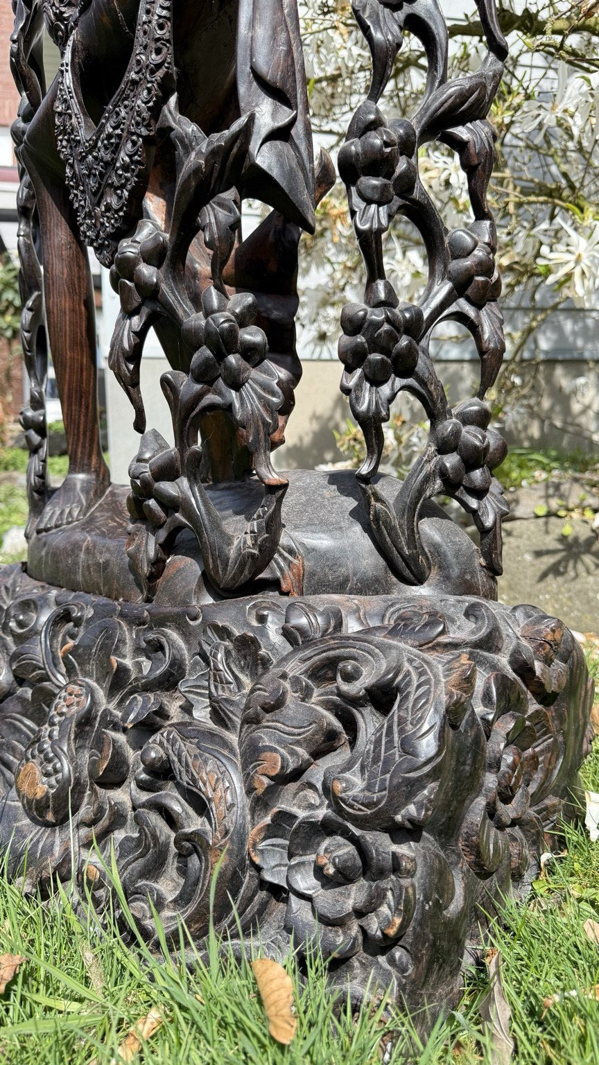 Monumentale balinesische Holzstatue


Eine ... große balinesische Statue


Eine