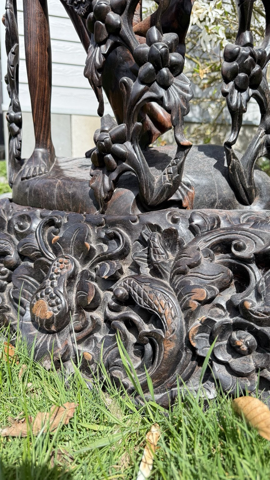 Handgeschnitzte Coromandel-Skulptur

