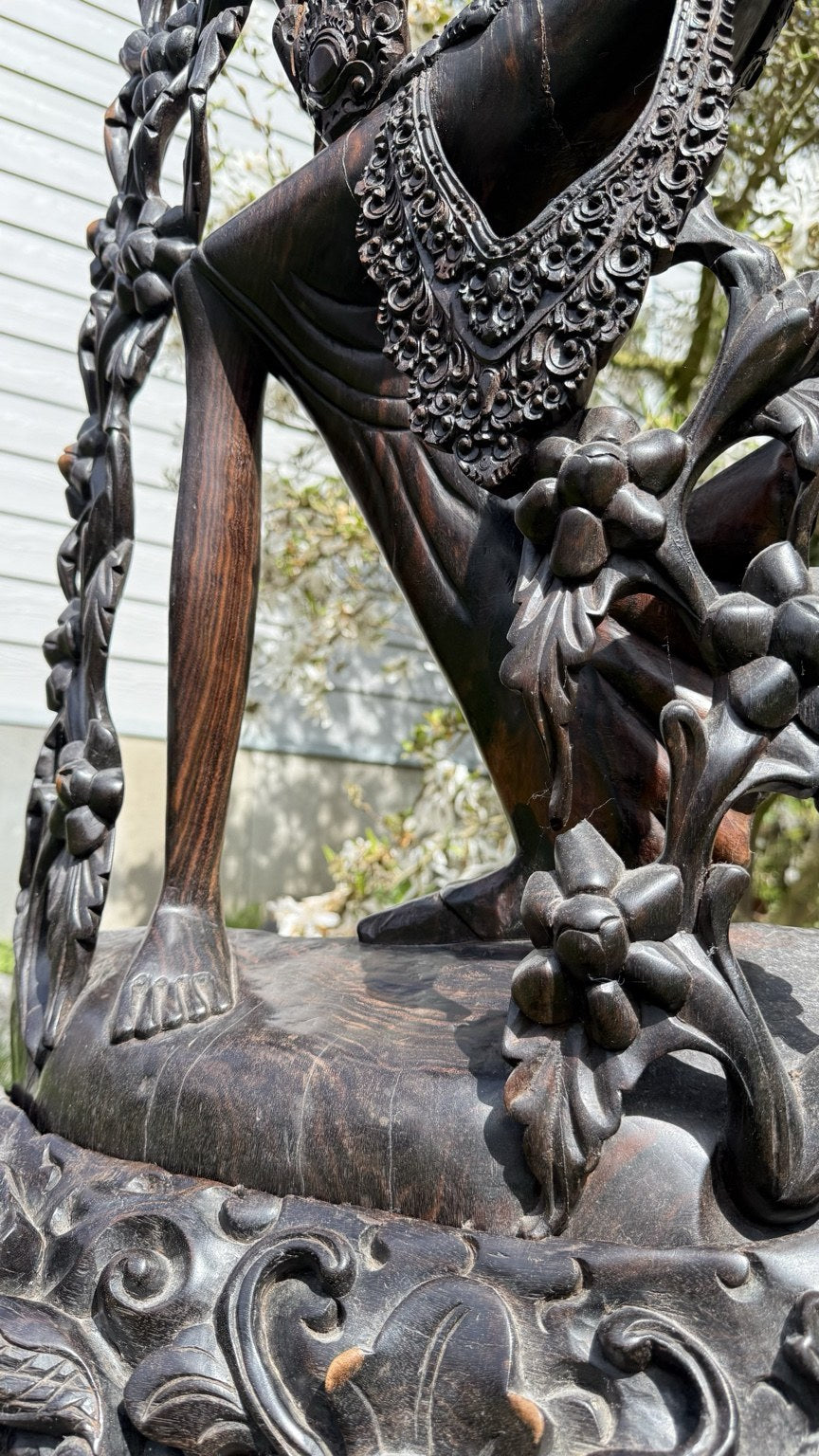 Balinesische Statue im Pita-Maha-Stil


Balinesische Statue im Pita-Maha-Stil
