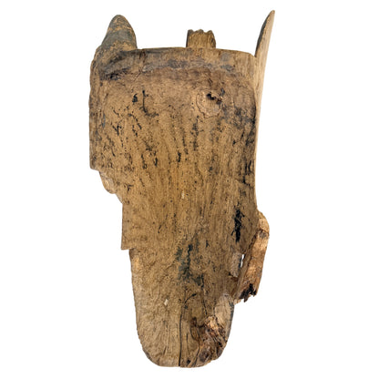 Seitenansicht einer verwitterten Bamana Tiermaske aus Mali mit pferdeartigem Profil