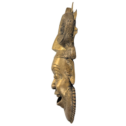 Achterzijde van Bamoun bronzen wandmasker met handmatige gietstructuur