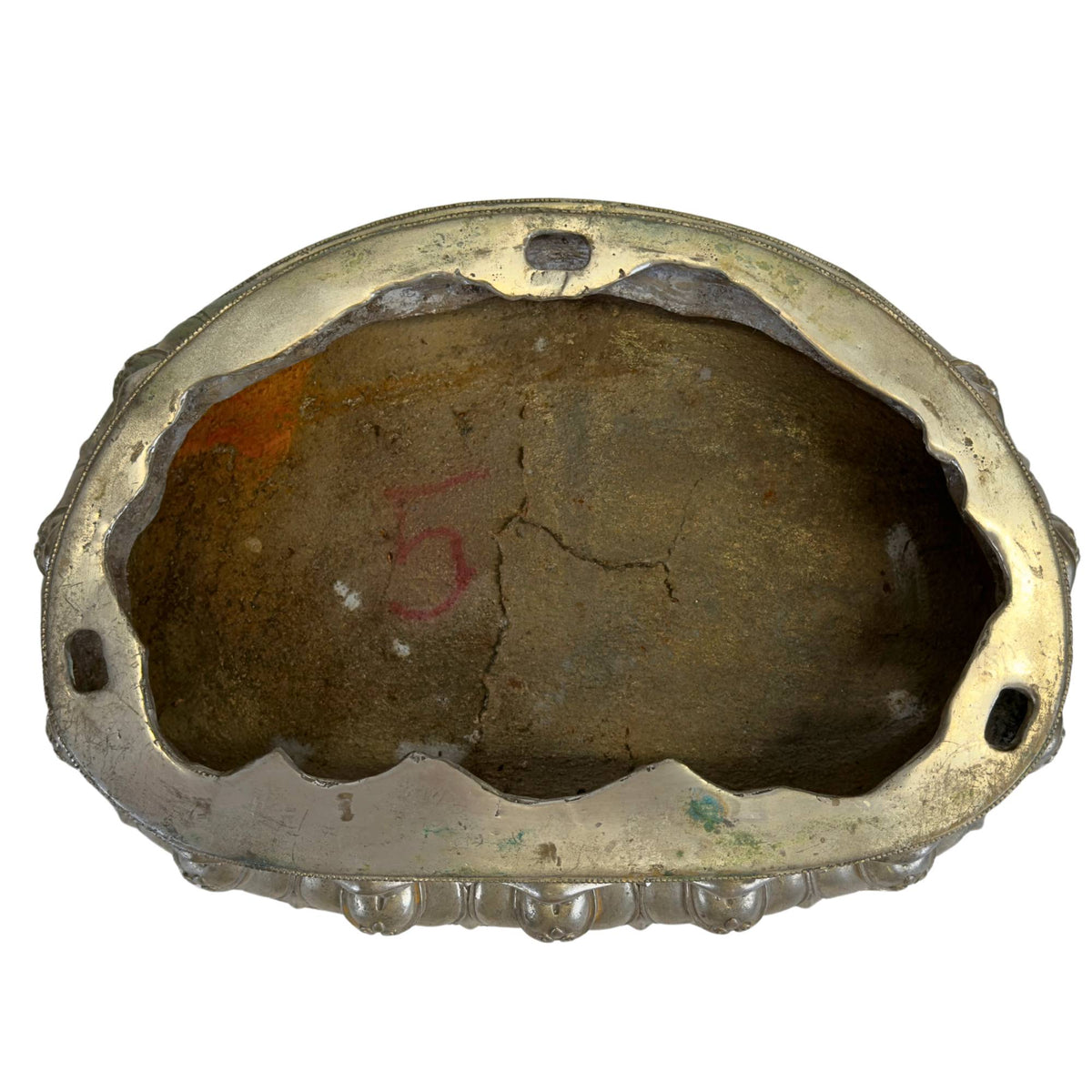 Innenseite des losen Newar-Lotus-Throns mit originaler Gusskern und alter Konstruktion.