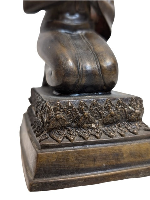 Bronzebuddha aus Burma in Anjali-Mudra-Geste für den Andachtsgebrauch