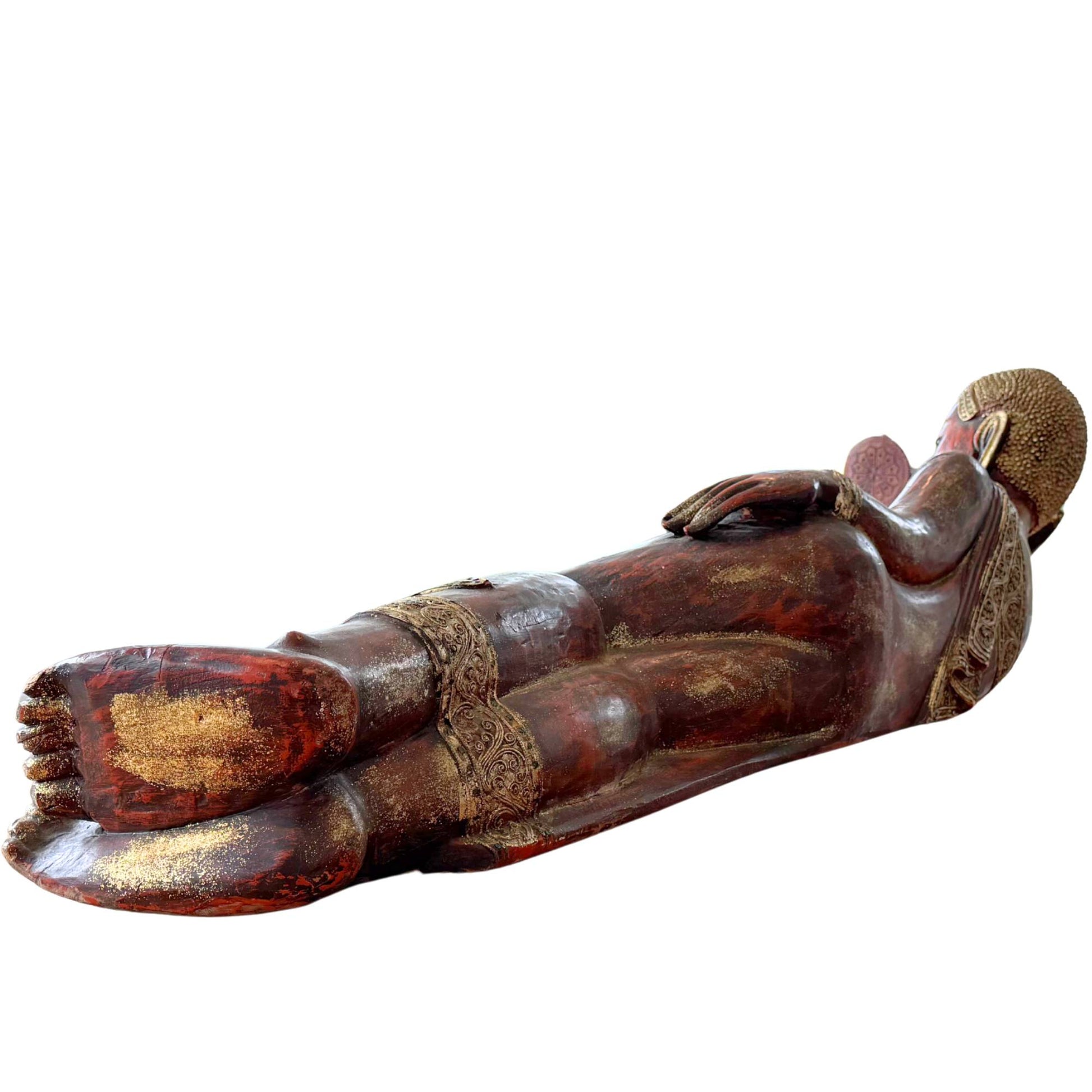 Schräge Rückansicht des burmesischen Buddha aus Massivholz für Dienstag