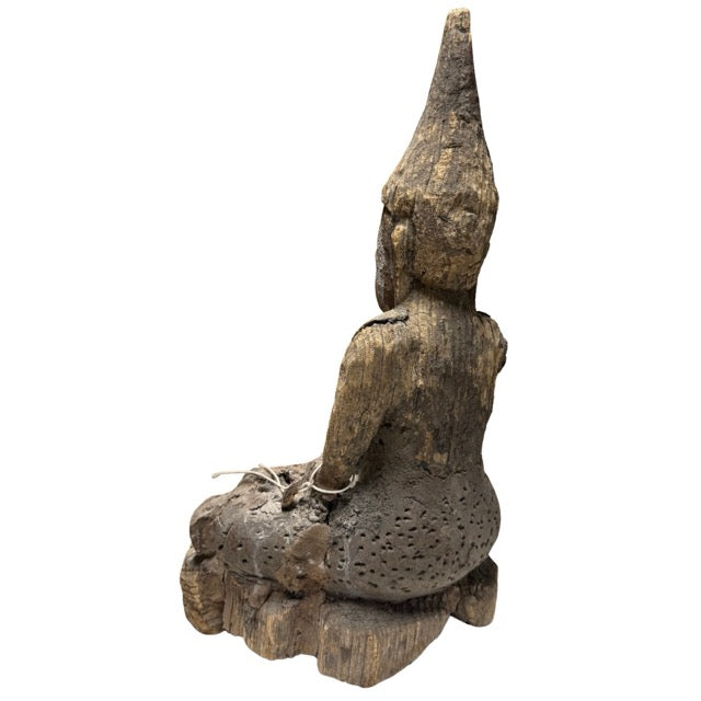 Burmesische Shan-Buddha-Statue mit Resten von altem Lack, Patina und natürlicher Holzalterung