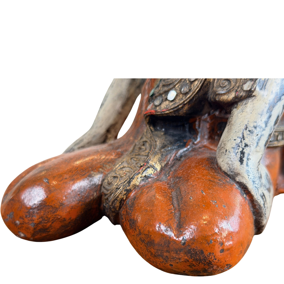 Rot lackierte Knie mit Abrieb