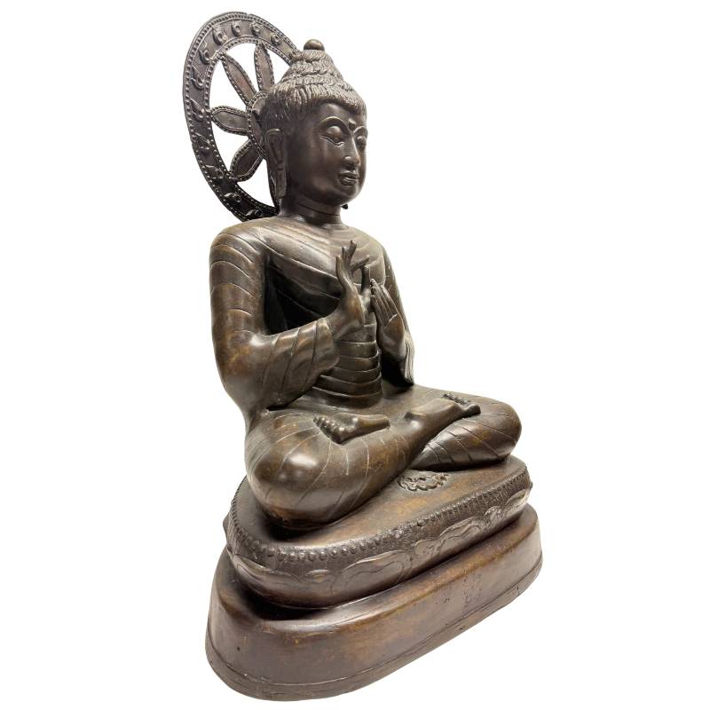 Große Bronzestatue eines burmesischen Buddha in Dharma-Chakra-Mudra-Lehrhaltung mit ruhiger Ausstrahlung