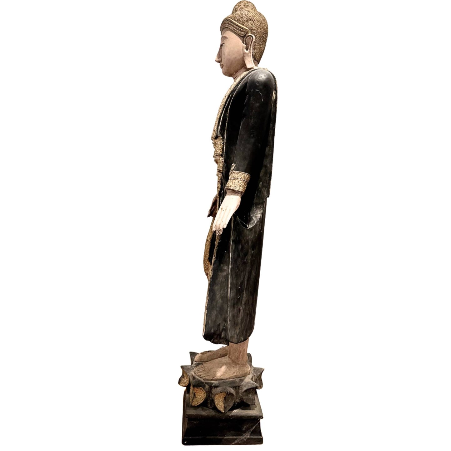 Burmesischer Buddha mit vergoldetem Rand, antike Tempelstatue aus Holz mit feinen Details und alter Patina