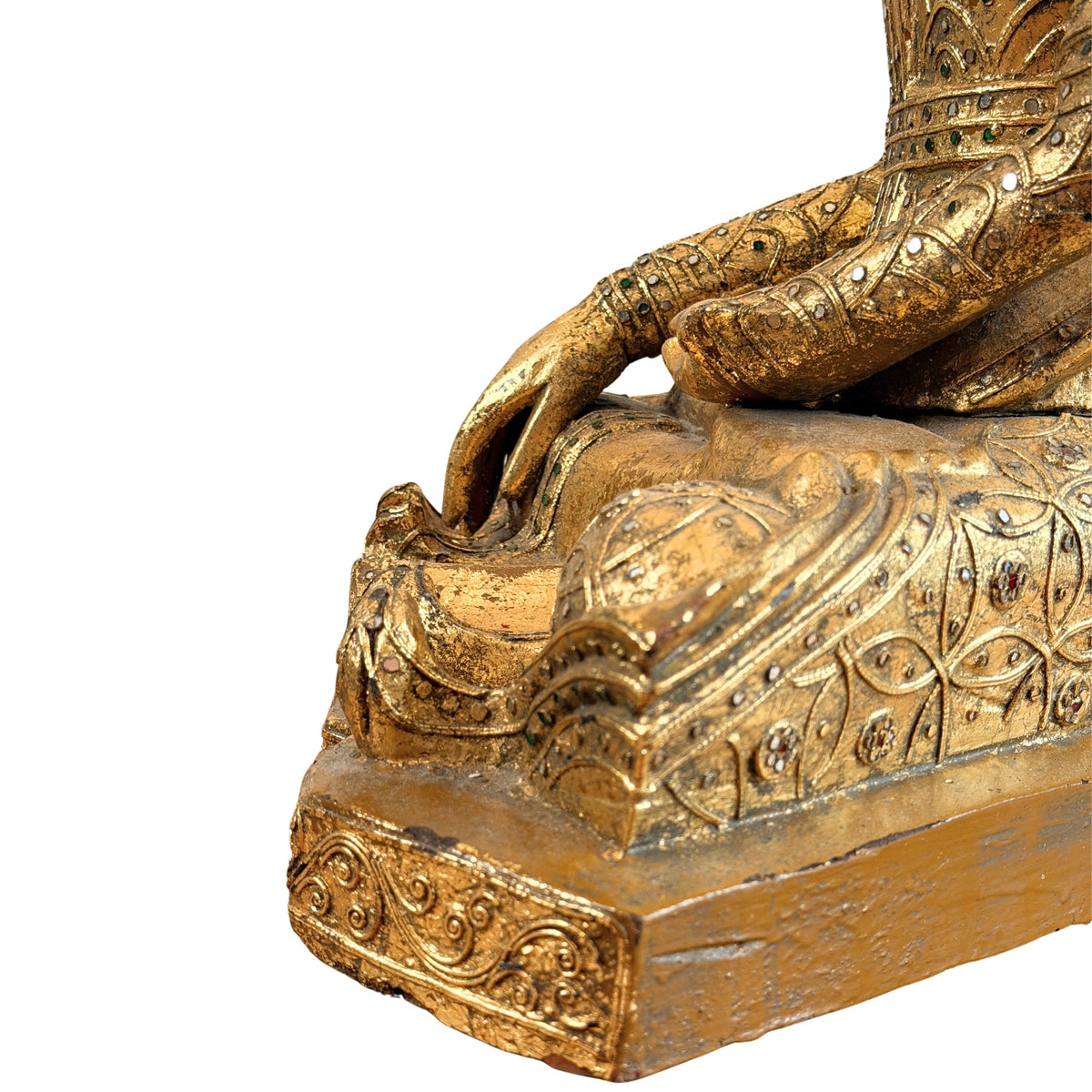 Seitliches Detail der Bhumisparsha-Mudra und der eingelegten Gewänder
